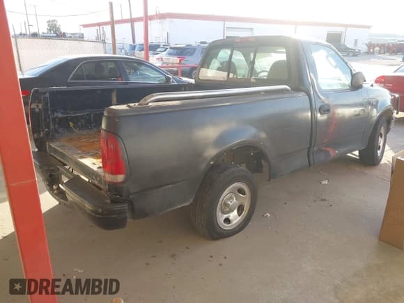 ✅ 2004 Ford F-150 XL • VIN: 2FTRF17294CA71165 • Лот: 43779208. Опубликован ранее на IAAI с пробегом Не указан. Бесплатный доступ к архиву аукционных продаж из США и подробный отчёт об истории автомобиля на DreamBid. Изображение 4.