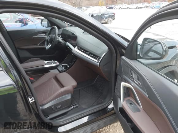 ✅ 2025 BMW X2 xDrive28i • VIN: WBX63GM04S5397936 • Lot: 43612455. Listed on IAAI with 1,439 mi. Free auction sales archive from the USA and detailed vehicle history report at DreamBid. Image 5.