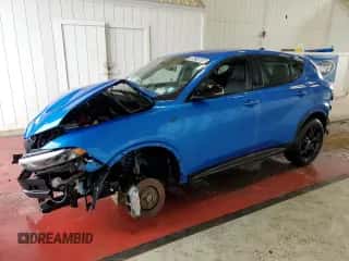 2024 Dodge Hornet R/T z VIN ZACPDFCW1R3A19984, wystawiony jako Copart lot #58474565 z przebiegiem 19 863 mil mil oraz Czysty tytuł • Clean title. Historia ofert i sprzedaży dostępna na DreamBid. Obrazek 1.