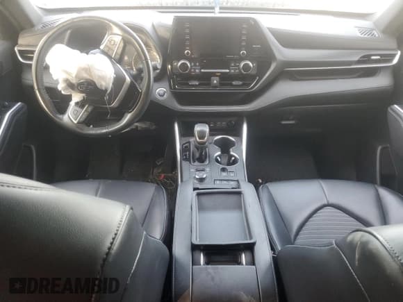 ✅ 2022 Toyota Highlander XSE • VIN: 5TDLZRBHXNS196995 • Lot: 85488015. Listed on Copart with 100,698 mi. Free auction sales archive from the USA and detailed vehicle history report at DreamBid. Image 8.