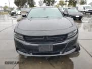 ✅ 2017 Dodge Charger SXT • VIN: 2C3CDXHG5HH520489 • Lot: 82437865. Wystawiony na Copart z przebiegiem 94 019 mil. Bezpłatny archiwum sprzedaży aukcyjnych z USA i szczegółowy raport historii pojazdu na DreamBid. Zdjęcie 5.
