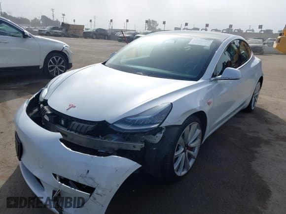 ✅ 2019 Tesla Model 3 Long Range • VIN: 5YJ3E1EB0KF422014 • Lot: 43605200. Wystawiony na IAAI z przebiegiem 125 454 mil. Bezpłatny archiwum sprzedaży aukcyjnych z USA i szczegółowy raport historii pojazdu na DreamBid. Zdjęcie 2.