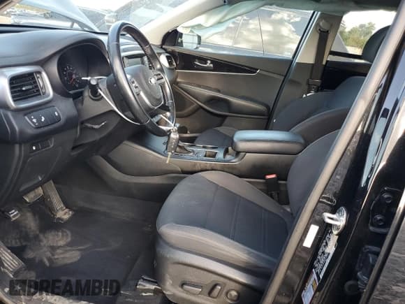 ✅ 2019 Kia Sorento S • VIN: 5XYPG4A58KG608776 • Lot: 82264645. Listed on Copart with 108,250 mi. Free auction sales archive from the USA and detailed vehicle history report at DreamBid. Image 7.