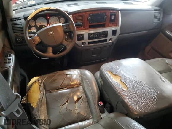 2006 Dodge 1500 SLT z VIN 1D7HU18226S551181, wystawiony jako Copart lot #71671044 z przebiegiem 229 081 mil mil oraz Szkoda całkowita • Salvage title. Historia ofert i sprzedaży dostępna na DreamBid. Obrazek 8.