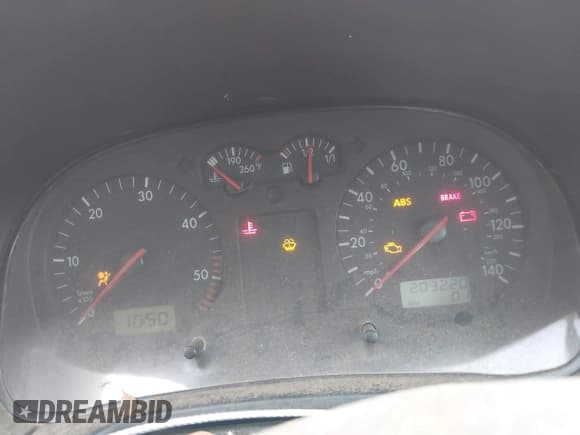 ✅ 2002 Volkswagen Golf GLS • VIN: 9BWGP61J524072821 • Lot: 43851064. Listed on IAAI with 203,220 mi. Free auction sales archive from the USA and detailed vehicle history report at DreamBid. Image 7.