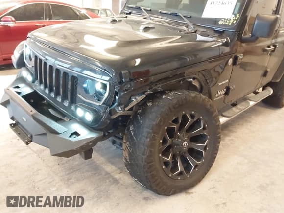 ✅ 2018 Jeep Wrangler Unlimited Sahara • VIN: 1C4HJXEN3JW254054 • Lot: 41724635. Listed on IAAI with 111,697 mi. Free auction sales archive from the USA and detailed vehicle history report at DreamBid. Image 6.