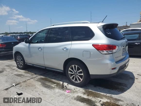 ✅ 2016 Nissan Pathfinder S • VIN: 5N1AR2MN8GC617906 • Lot: 56944195. Listed on Copart with 168,245 mi. Free auction sales archive from the USA and detailed vehicle history report at DreamBid. Image 2.