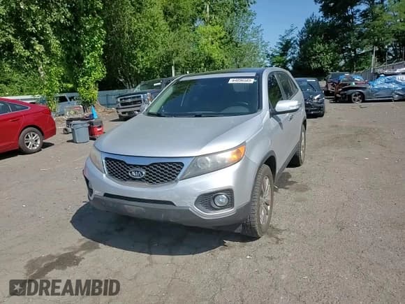 ✅ 2011 Kia Sorento EX • VIN: 5XYKUDA29BG017171 • Lot: 64096585. Listed on Copart with 152,473 mi. Free auction sales archive from the USA and detailed vehicle history report at DreamBid. Image 14.
