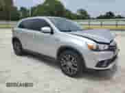 2018 Mitsubishi Outlander SE с VIN JA4AR3AW3JU012307, выставлен на аукционе Copart как лот 63191565 с пробегом 81 337 миль миль и Списание • Salvage title. История ставок и продаж доступна на DreamBid. Изображение 4.