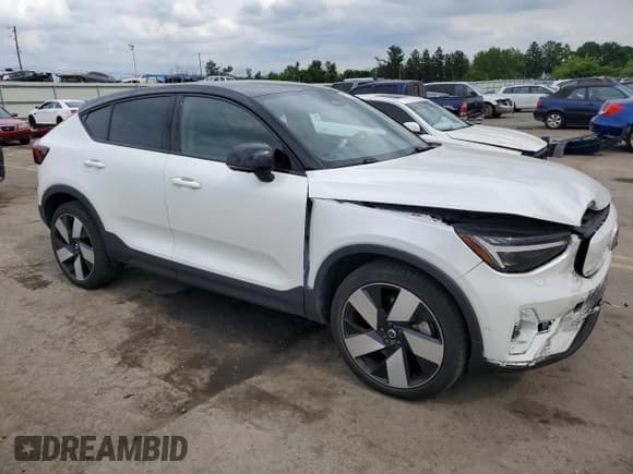 ✅ 2022 Volvo C40 Ultimate • VIN: YV4ED3GB6N2000581 • Lot: 57756094. Listed on Copart with 18,060 mi. Free auction sales archive from the USA and detailed vehicle history report at DreamBid. Image 4.
