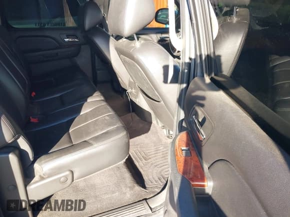 ✅ 2010 Chevrolet Silverado 1500 • VIN: 3GCXKTE27AG261479 • Lot: 43635635. Wystawiony na IAAI z przebiegiem 232 696 mil. Bezpłatny archiwum sprzedaży aukcyjnych z USA i szczegółowy raport historii pojazdu na DreamBid. Zdjęcie 8.