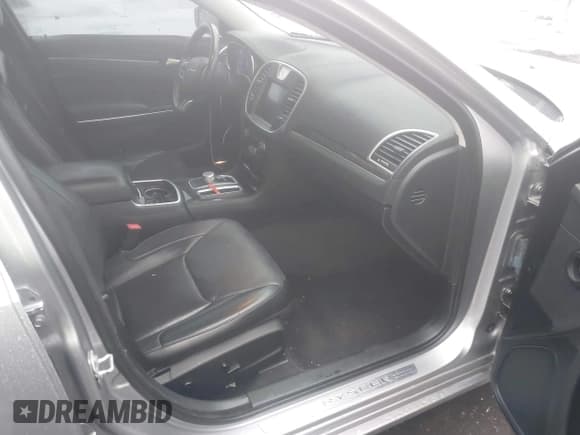 ✅ 2017 Chrysler 300 C • VIN: 2C3CCAEG1HH645638 • Lot: 43457326. Listed on IAAI with 148,595 mi. Free auction sales archive from the USA and detailed vehicle history report at DreamBid. Image 5.