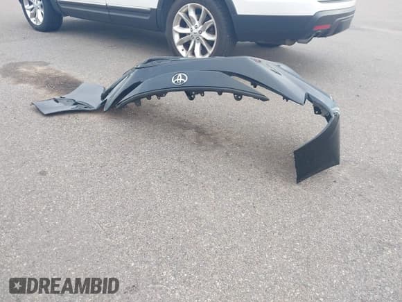 ✅ 2025 Toyota Corolla FX • VIN: 5YFB4MCE5SP223364 • Lot: 43165257. Wystawiony na IAAI z przebiegiem 19 496 mil. Bezpłatny archiwum sprzedaży aukcyjnych z USA i szczegółowy raport historii pojazdu na DreamBid. Zdjęcie 12.