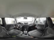 ✅ 2018 Jeep Renegade Upland • VIN: ZACCJBAB6JPJ06774 • Lot: 84710835. Wystawiony na Copart z przebiegiem 105 702 mil. Bezpłatny archiwum sprzedaży aukcyjnych z USA i szczegółowy raport historii pojazdu na DreamBid. Zdjęcie 15.