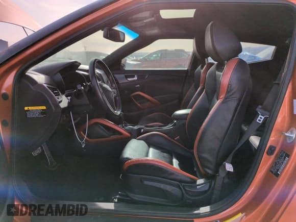 ✅ 2016 Hyundai Veloster Turbo • VIN: KMHTC6AEXGU292062 • Lot: 83816584. Wystawiony na Copart z przebiegiem 34 863 mil. Bezpłatny archiwum sprzedaży aukcyjnych z USA i szczegółowy raport historii pojazdu na DreamBid. Zdjęcie 7.