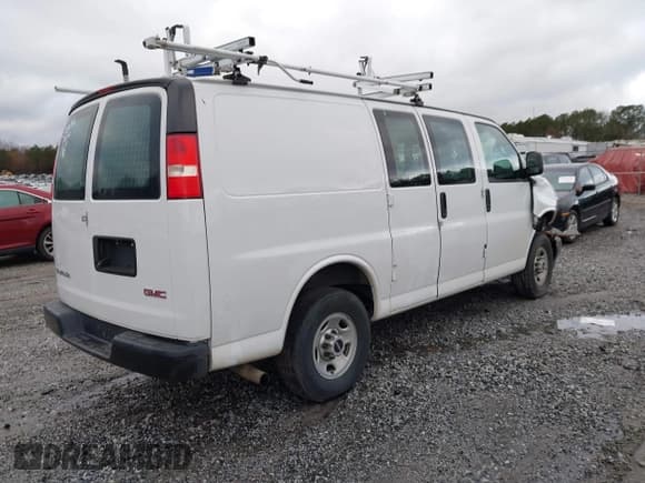 ✅ 2018 GMC Savana Cargo • VIN: 1GTW7AFP0J1313397 • Lot: 41057578. Listed on IAAI with 147,304 mi. Free auction sales archive from the USA and detailed vehicle history report at DreamBid. Image 4.