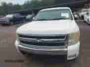 2008 Chevrolet Silverado 1500 1LT z VIN 3GCEC13J48G118065, wystawiony jako IAAI lot #42251569 z przebiegiem 297 165 mil mil oraz . Historia ofert i sprzedaży dostępna na DreamBid. Obrazek 12.