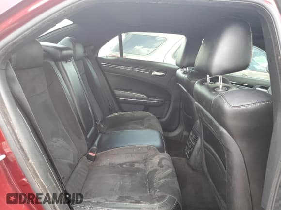 ✅ 2018 Chrysler 300 S • VIN: 2C3CCABT3JH283531 • Лот: 60153065. Опубликован ранее на Copart с пробегом 138 279 миль. Бесплатный доступ к архиву аукционных продаж из США и подробный отчёт об истории автомобиля на DreamBid. Изображение 10.