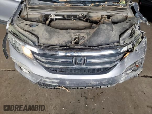 ✅ 2017 Honda Pilot LX • VIN: 5FNYF6H16HB082878 • Lot: 71538845. Listed on Copart with 111,102 mi. Free auction sales archive from the USA and detailed vehicle history report at DreamBid. Image 12.