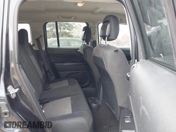 ✅ 2014 Jeep Patriot Sport • VIN: 1C4NJPBB5ED628517 • Lot: 43734478. Wystawiony na IAAI z przebiegiem 136 157 mil. Bezpłatny archiwum sprzedaży aukcyjnych z USA i szczegółowy raport historii pojazdu na DreamBid. Zdjęcie 8.