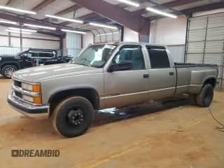 2000 Chevrolet Silverado 3500 with VIN 1GCHC33J0YF436727, listed as a Copart auction lot 69771665 with 157,900 mi miles and Salvage title. Bid and sale history available at DreamBid. Image 1.