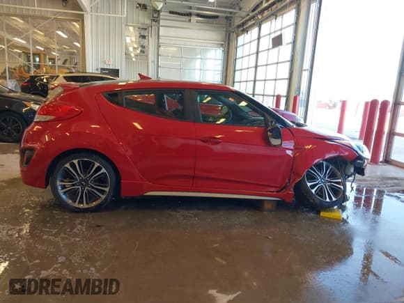✅ 2016 Hyundai Veloster Turbo Rally Edition • VIN: KMHTC6AE1GU274968 • Lot: 41026301. Wystawiony na IAAI z przebiegiem 63 438 mil. Bezpłatny archiwum sprzedaży aukcyjnych z USA i szczegółowy raport historii pojazdu na DreamBid. Zdjęcie 14.