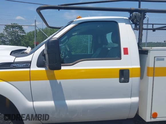 ✅ 2015 Ford F-250 • VIN: 1FDDF2B66FEA34884 • Lot: 42434311. Listed on IAAI with 131,644 mi. Free auction sales archive from the USA and detailed vehicle history report at DreamBid. Image 15.