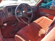 ✅ 1992 Chevrolet Silverado 1500 • VIN: 1GCDC14H5NZ188340 • Lot: 82587365. Wystawiony na Copart z przebiegiem 293 938 mil. Bezpłatny archiwum sprzedaży aukcyjnych z USA i szczegółowy raport historii pojazdu na DreamBid. Zdjęcie 8.