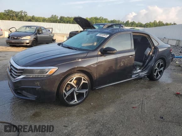 ✅ 2020 Volkswagen Passat R-Line • VIN: 1VWMA7A31LC019673 • Лот: 66040645. Опубликован ранее на Copart с пробегом 83 723 миль. Бесплатный доступ к архиву аукционных продаж из США и подробный отчёт об истории автомобиля на DreamBid. Изображение 1.