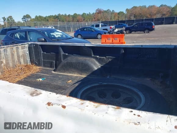 ✅ 2001 Chevrolet Silverado 1500 • VIN: 1GCEK14WX1Z158914 • Lot: 43658788. Wystawiony na IAAI z przebiegiem Nie podano. Bezpłatny archiwum sprzedaży aukcyjnych z USA i szczegółowy raport historii pojazdu na DreamBid. Zdjęcie 8.