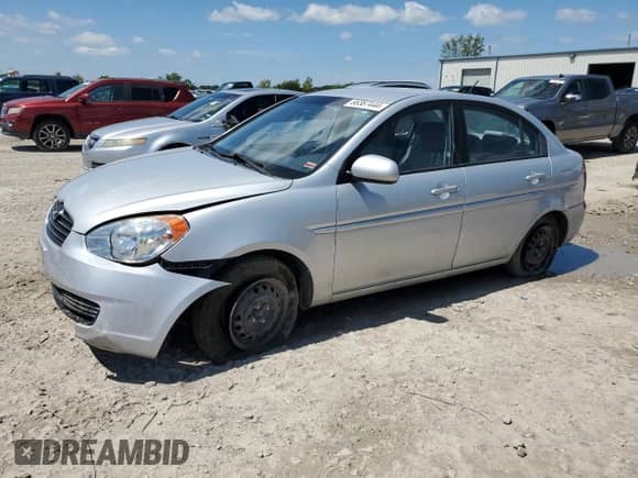 2010 Hyundai Accent GLS z VIN KMHCN4AC6AU468660, wystawiony jako Copart lot #66367444 z przebiegiem 104 341 mil mil oraz Szkoda całkowita • Salvage title. Historia ofert i sprzedaży dostępna na DreamBid. Obrazek 1.
