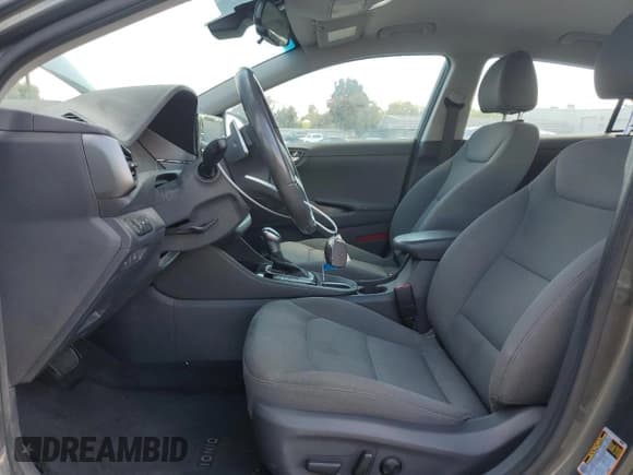 ✅ 2022 Hyundai Ioniq SE • VIN: KMHC75LC5NU282840 • Lot: 53743165. Wystawiony na Copart z przebiegiem 56 030 mil. Bezpłatny archiwum sprzedaży aukcyjnych z USA i szczegółowy raport historii pojazdu na DreamBid. Zdjęcie 7.