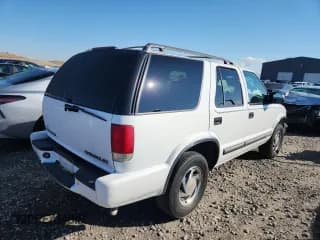 ✅ 2001 Chevrolet Blazer LT • VIN: 1GNDT13W81K207697 • Lot: 82240025. Wystawiony na Copart z przebiegiem 121 397 mil. Bezpłatny archiwum sprzedaży aukcyjnych z USA i szczegółowy raport historii pojazdu na DreamBid. Zdjęcie 3.