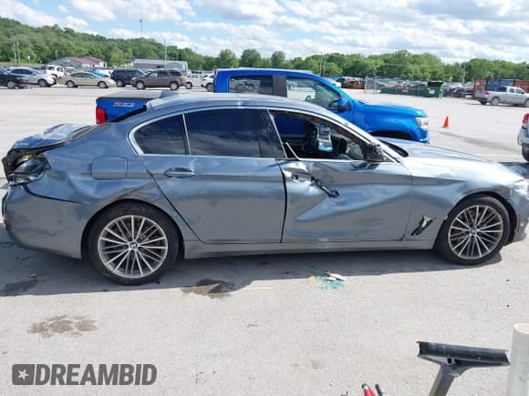 ✅ 2019 BMW 5 Series 530i xDrive • VIN: WBAJA7C51KWW12626 • Lot: 42335449. Listed on IAAI with 71,798 mi. Free auction sales archive from the USA and detailed vehicle history report at DreamBid. Image 13.