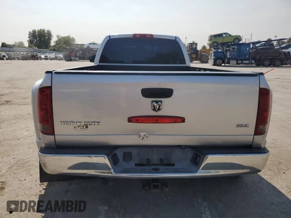2005 Dodge 3500 SLT z VIN 3D7MR48C55G760303, wystawiony jako Copart lot #70532654 z przebiegiem 216 786 mil mil oraz Szkoda całkowita • Salvage title. Historia ofert i sprzedaży dostępna na DreamBid. Obrazek 6.