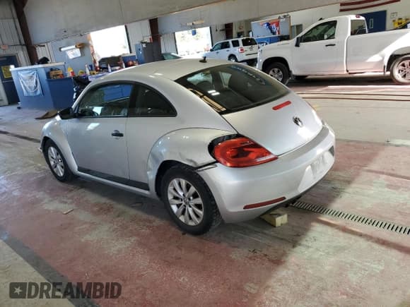 ✅ 2014 Volkswagen Beetle Entry • VIN: 3VWF17AT7EM659056 • Lot: 81663565. Wystawiony na Copart z przebiegiem 129 208 mil. Bezpłatny archiwum sprzedaży aukcyjnych z USA i szczegółowy raport historii pojazdu na DreamBid. Zdjęcie 2.