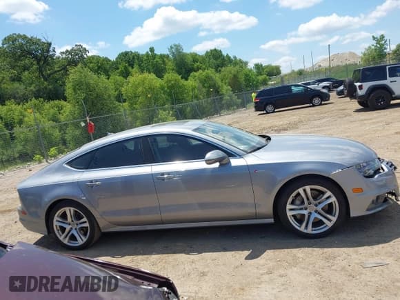 ✅ 2017 Audi A7 Prestige • VIN: WAU22AFC1HN007741 • Lot: 42634661. Wystawiony na IAAI z przebiegiem 62 255 mil. Bezpłatny archiwum sprzedaży aukcyjnych z USA i szczegółowy raport historii pojazdu na DreamBid. Zdjęcie 13.