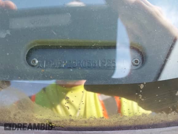 2005 Dodge Caravan SE z VIN 1D4GP25R05B192581, wystawiony jako IAAI lot #43484112 z przebiegiem 232 950 mil mil oraz . Historia ofert i sprzedaży dostępna na DreamBid. Obrazek 16.