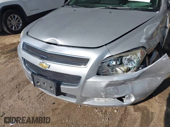 2012 Chevrolet Malibu 1LT z VIN 1G1ZC5EU4CF397391, wystawiony jako IAAI lot #42925839 z przebiegiem 70 327 mil mil oraz . Historia ofert i sprzedaży dostępna na DreamBid. Obrazek 6.