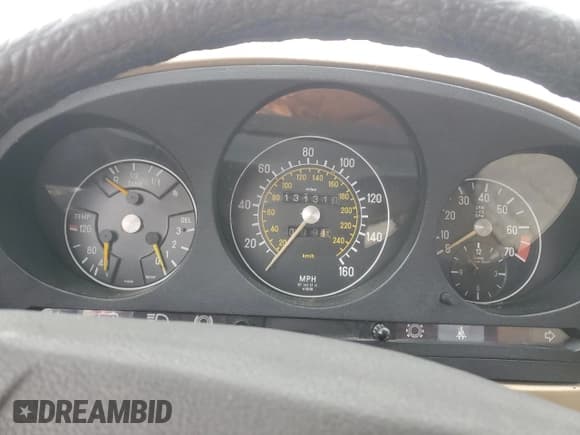 ✅ 1977 Mercedes-Benz SLC • VIN: 10702312010762 • Lot: 44679765. Listed on Copart with 131,310 mi. Free auction sales archive from the USA and detailed vehicle history report at DreamBid. Image 9.