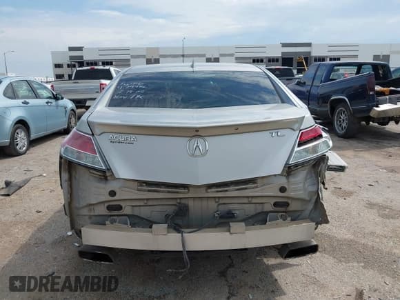 ✅ 2010 Acura TL Technology • VIN: 19UUA8F5XAA016932 • Lot: 43045268. Listed on IAAI with 178,327 mi. Free auction sales archive from the USA and detailed vehicle history report at DreamBid. Image 16.