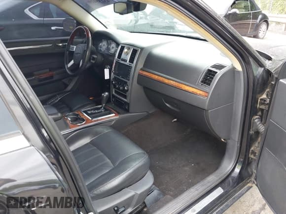 ✅ 2009 Chrysler 300 C Hemi • VIN: 2C3LA63T59H580961 • Лот: 43235420. Опубликован ранее на IAAI с пробегом 167 886 миль. Бесплатный доступ к архиву аукционных продаж из США и подробный отчёт об истории автомобиля на DreamBid. Изображение 5.