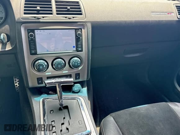 ✅ 2012 Dodge Challenger SRT-8 392 • VIN: 2C3CDYCJ8CH137762 • Lot: 59003275. Wystawiony na Copart z przebiegiem 85 412 mil. Bezpłatny archiwum sprzedaży aukcyjnych z USA i szczegółowy raport historii pojazdu na DreamBid. Zdjęcie 9.