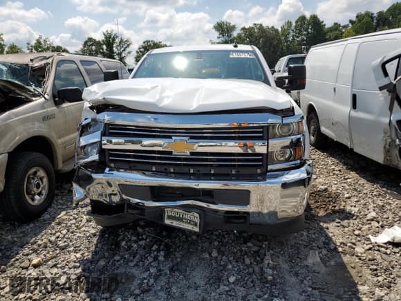 ✅ 2016 Chevrolet Silverado 2500HD Work Truck • VIN: 1GC2CUEG7GZ381946 • Lot: 61607575. Wystawiony na Copart z przebiegiem 126 098 mil. Bezpłatny archiwum sprzedaży aukcyjnych z USA i szczegółowy raport historii pojazdu na DreamBid. Zdjęcie 5.