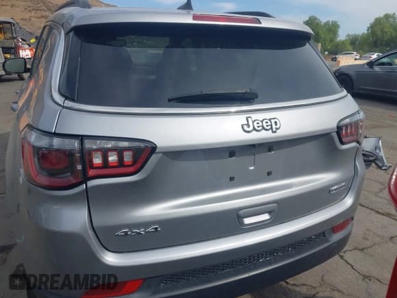 ✅ 2022 Jeep Compass Latitude • VIN: 3C4NJDBB9NT210051 • Lot: 43019297. Listed on IAAI with 29,735 mi. Free auction sales archive from the USA and detailed vehicle history report at DreamBid. Image 16.
