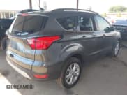 ✅ 2019 Ford Escape SEL • VIN: 1FMCU9HD2KUA85217 • Lot: 43121784. Wystawiony na IAAI z przebiegiem 72 456 mil. Bezpłatny archiwum sprzedaży aukcyjnych z USA i szczegółowy raport historii pojazdu na DreamBid. Zdjęcie 4.
