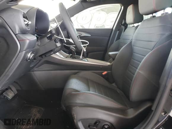 2024 Dodge Hornet R/T z VIN ZACPDFCW3R3A26354, wystawiony jako Copart lot #53850535 z przebiegiem 32 126 mil mil oraz Szkoda całkowita • Salvage title. Historia ofert i sprzedaży dostępna na DreamBid. Obrazek 7.