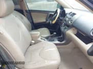 ✅ 2006 Toyota RAV4 Limited • VIN: JTMBK31VX65000193 • Lot: 42606181. Wystawiony na IAAI z przebiegiem 184 552 mil. Bezpłatny archiwum sprzedaży aukcyjnych z USA i szczegółowy raport historii pojazdu na DreamBid. Zdjęcie 5.