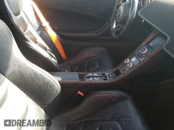 ✅ 2015 McLaren 650S • VIN: SBM11FAA4FW005016 • Lot: 39770864. Wystawiony na Copart z przebiegiem Nie podano. Bezpłatny archiwum sprzedaży aukcyjnych z USA i szczegółowy raport historii pojazdu na DreamBid. Zdjęcie 10.