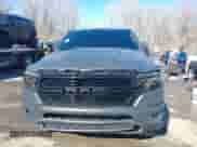 2020 Ram 1500 Big Horn z VIN 1C6SRFFT9LN102575, wystawiony jako IAAI lot #41429697 z przebiegiem 22 mil mil oraz . Historia ofert i sprzedaży dostępna na DreamBid. Obrazek 6.